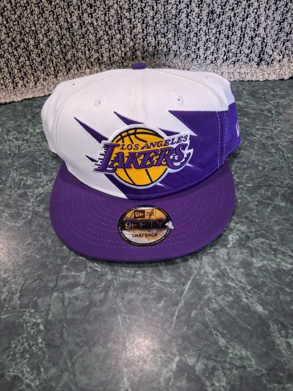 Los Angeles LA Lakers Hat Cap Snap Back White Purple NBA One Size New Era Jagged